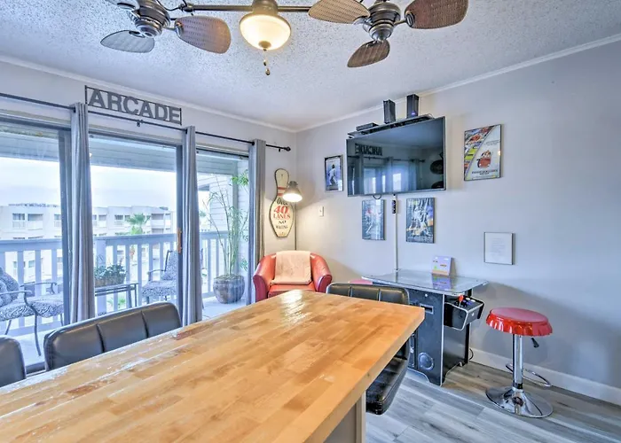 Beachfront Corpus Christi Condo With Arcade Room!