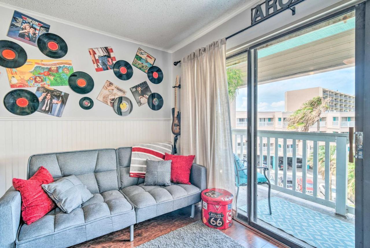 Beachfront With Arcade Room! *
