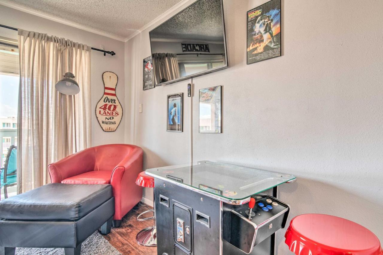 Beachfront With Arcade Room! *